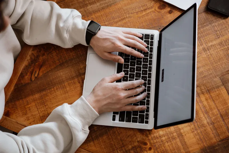 Poste informatique utilisé pour la création de sites web